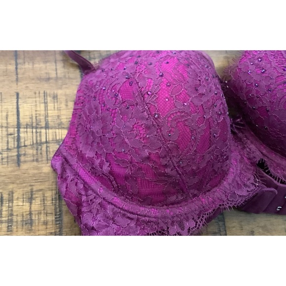 2 Victoria’s Secret bras in very good condition 34D - Picture 3 of 8